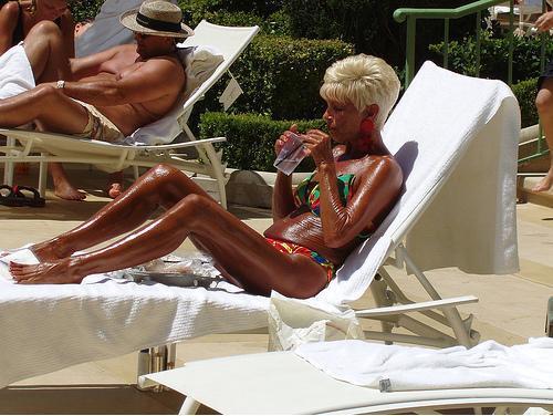 extreme-tan-lady